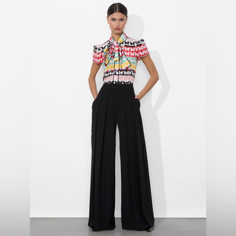 NWT Alice + Olivia Jeannie Butterfly Silk Tie-Neck Top - Picture 2 of 8